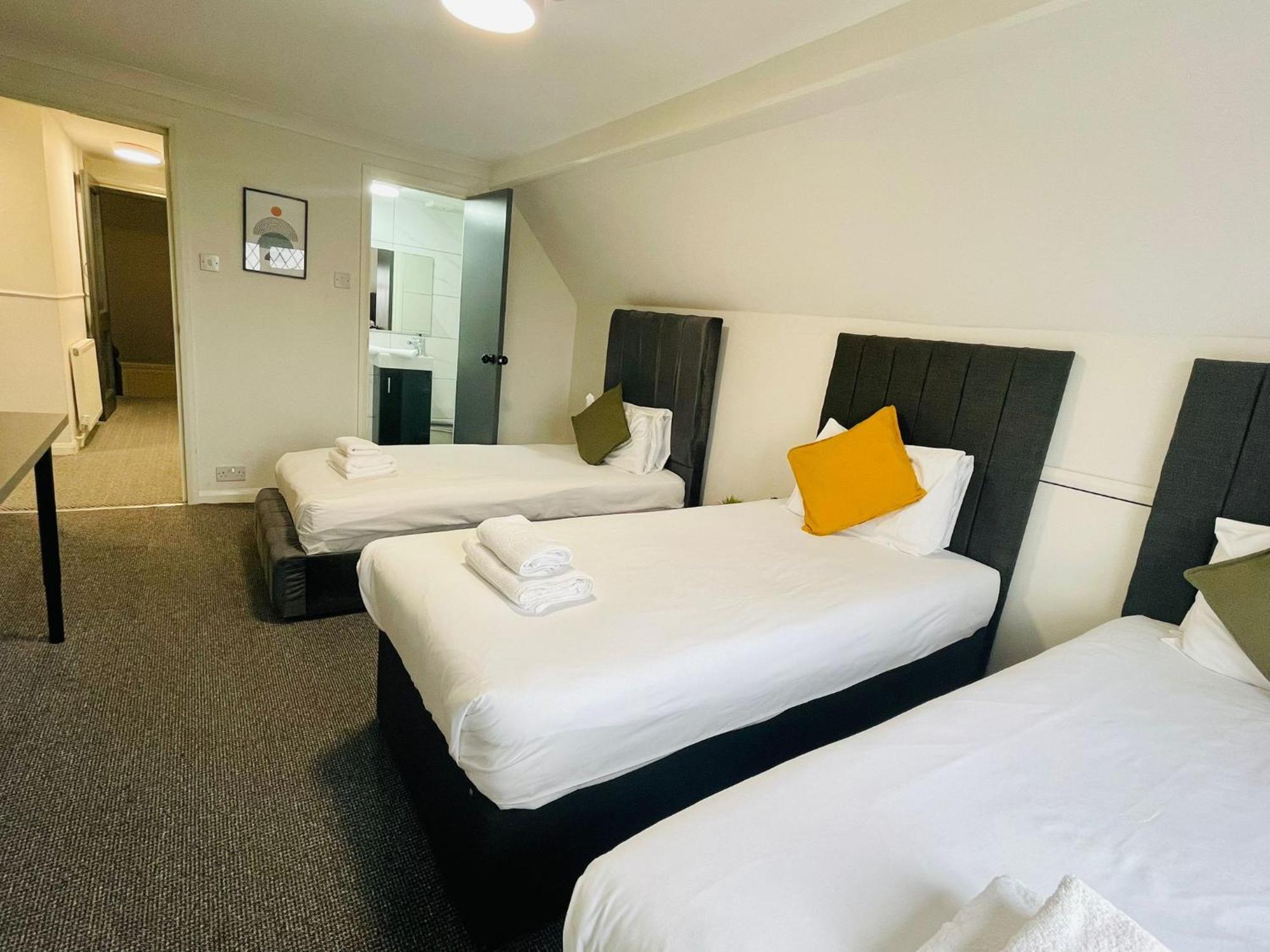 לונדון Woodford Hotel מראה חיצוני תמונה