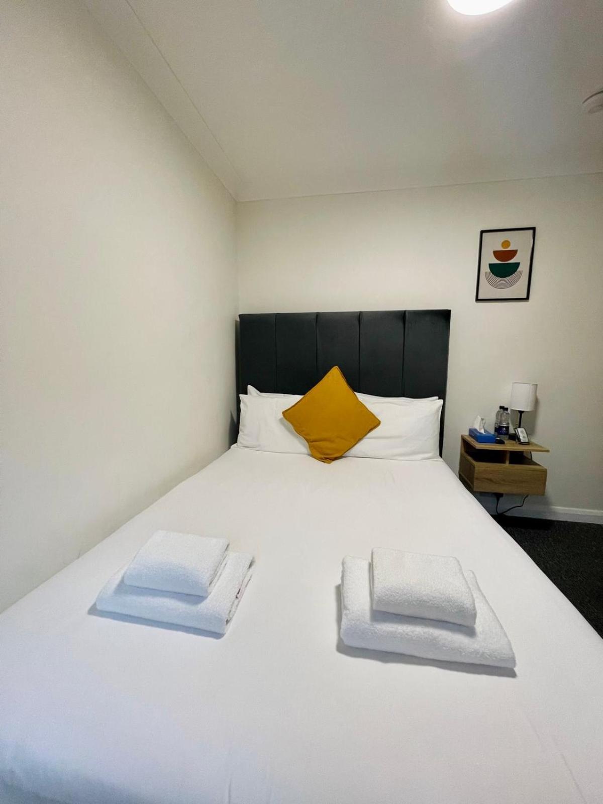 לונדון Woodford Hotel מראה חיצוני תמונה