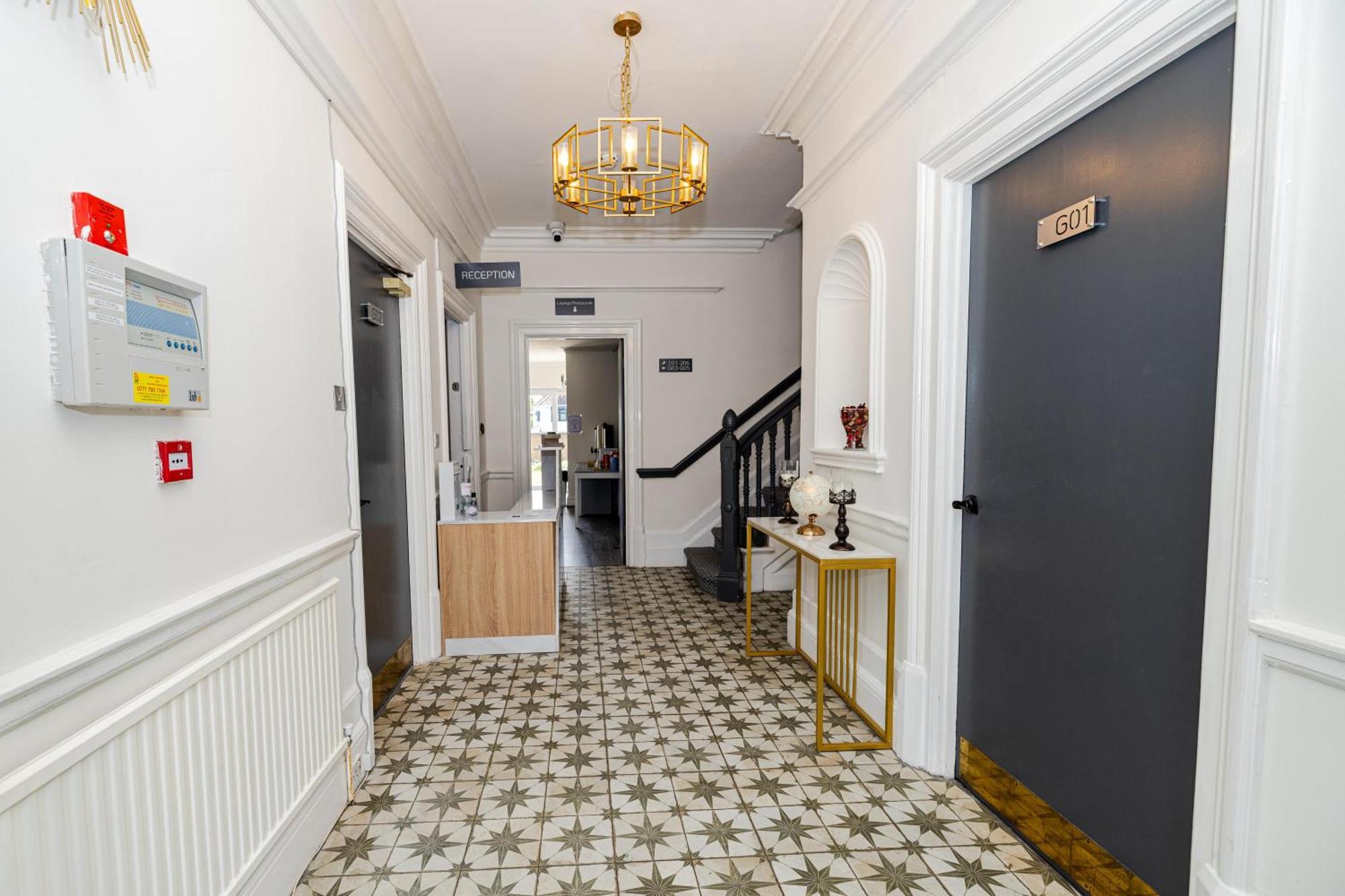 לונדון Woodford Hotel מראה חיצוני תמונה