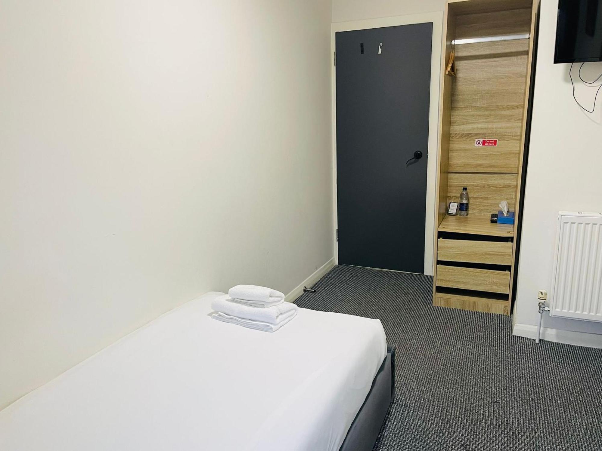 לונדון Woodford Hotel מראה חיצוני תמונה
