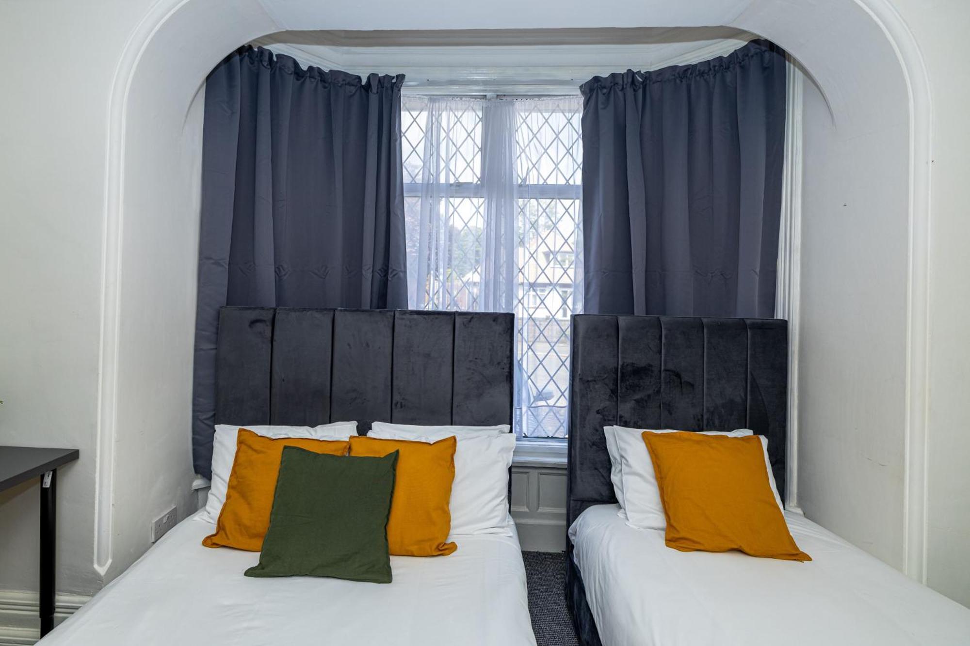לונדון Woodford Hotel מראה חיצוני תמונה