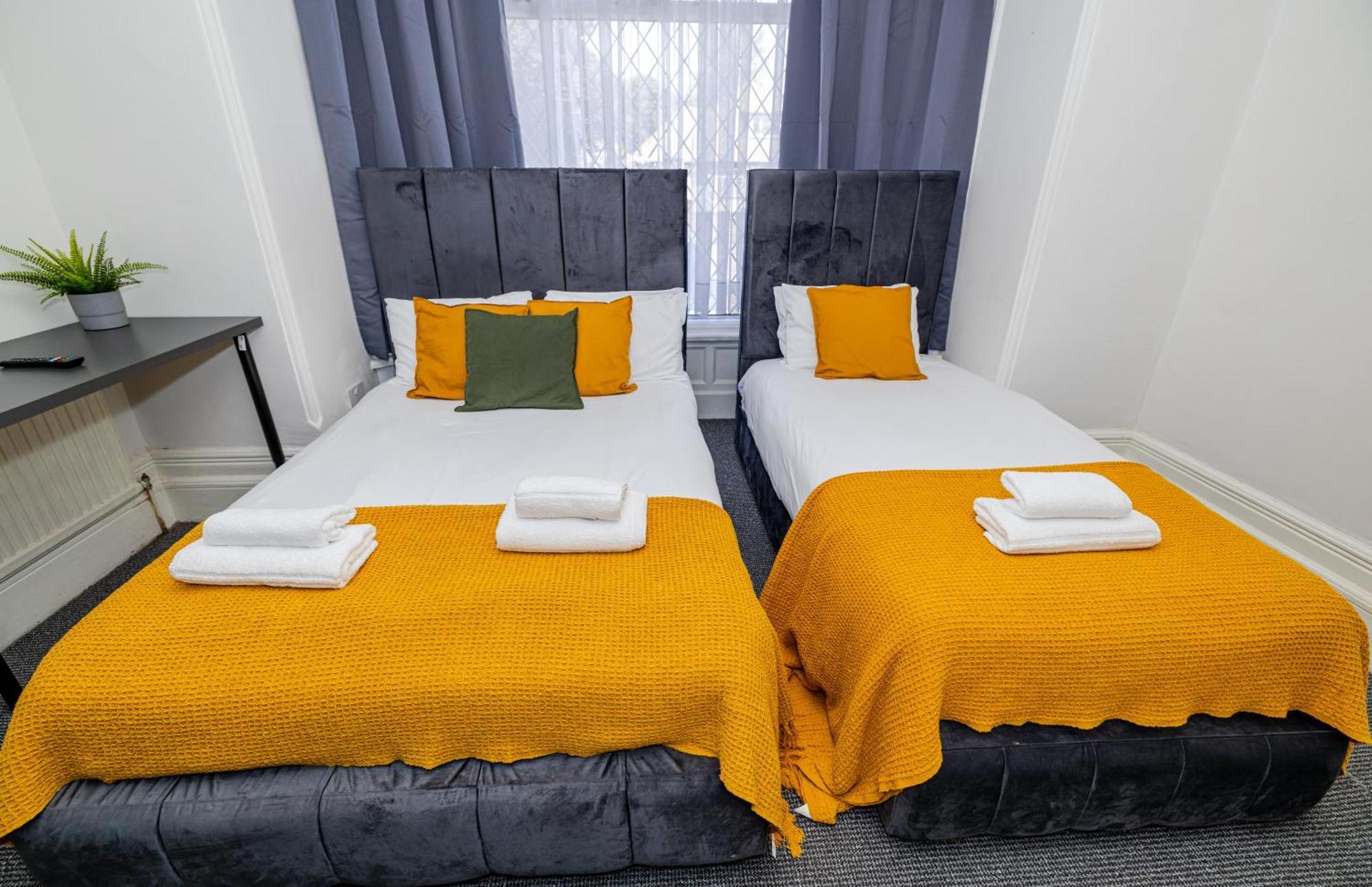 לונדון Woodford Hotel מראה חיצוני תמונה