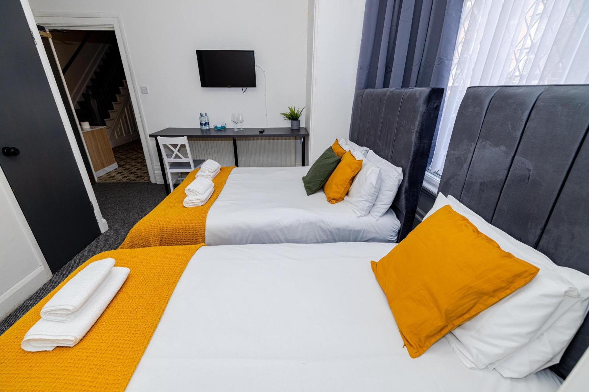 לונדון Woodford Hotel מראה חיצוני תמונה