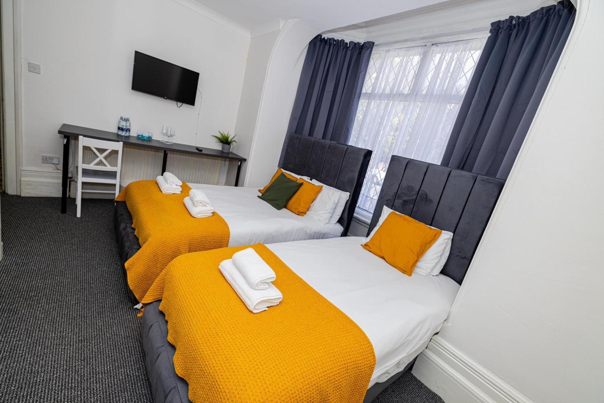 לונדון Woodford Hotel מראה חיצוני תמונה
