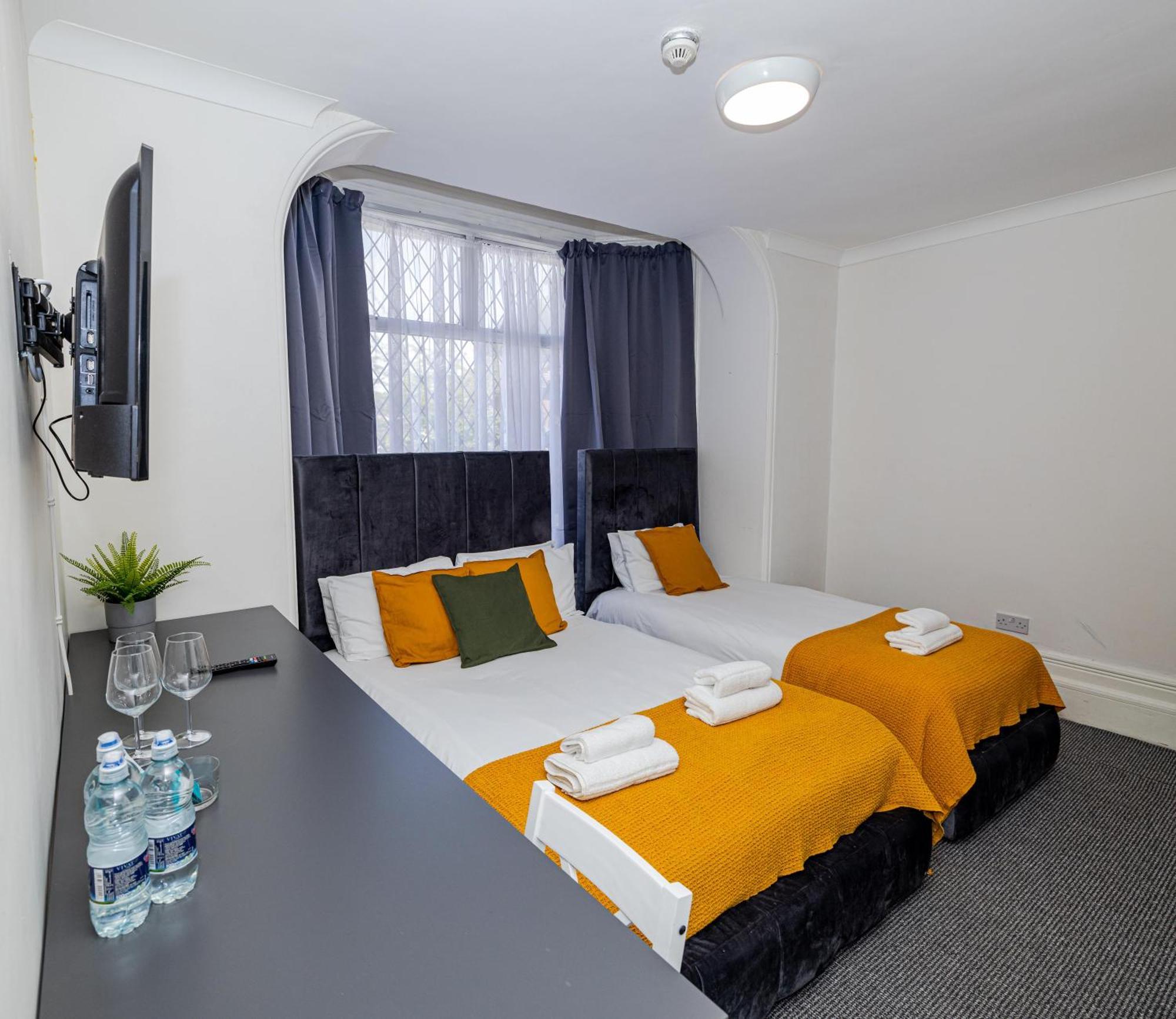 לונדון Woodford Hotel מראה חיצוני תמונה