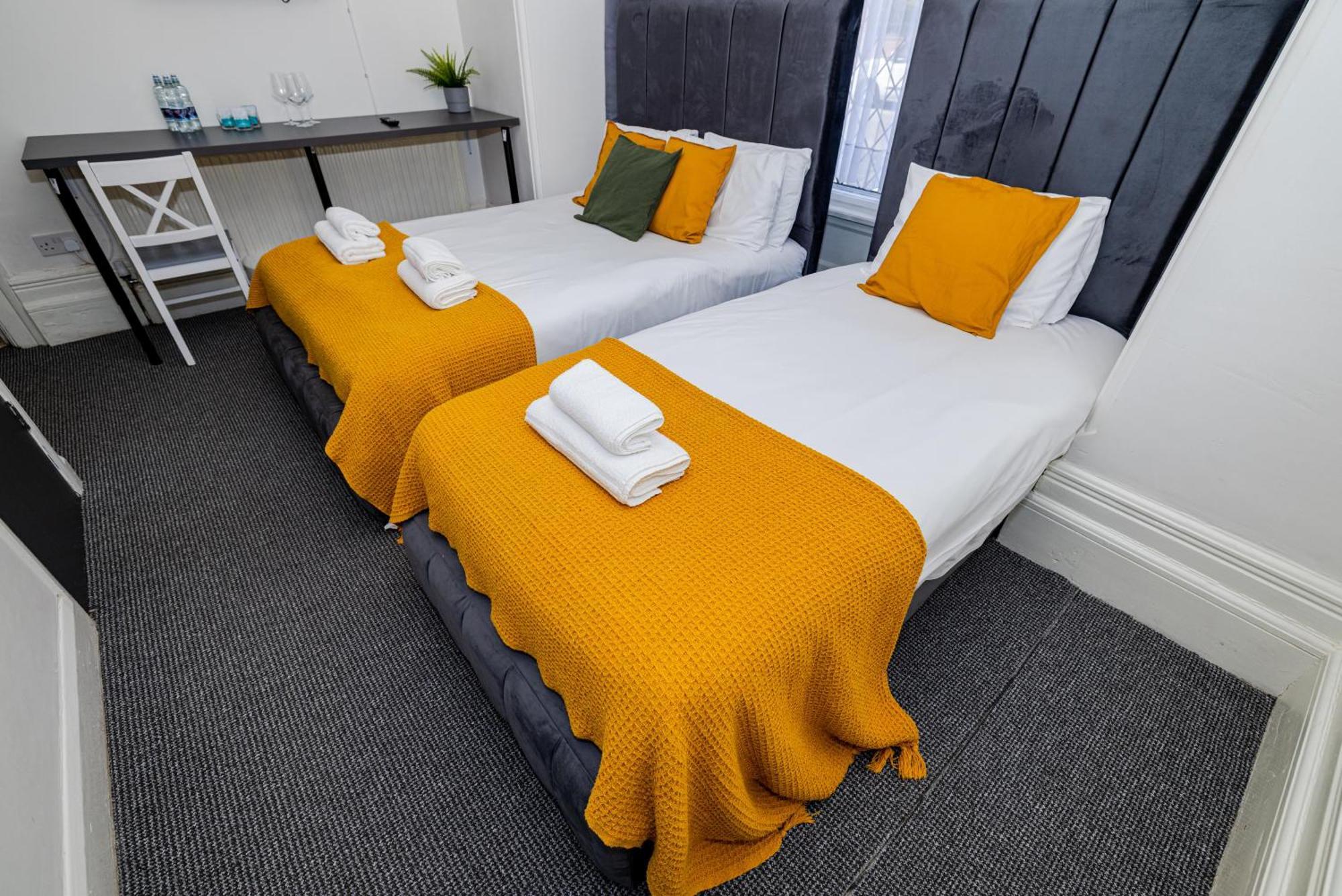לונדון Woodford Hotel מראה חיצוני תמונה