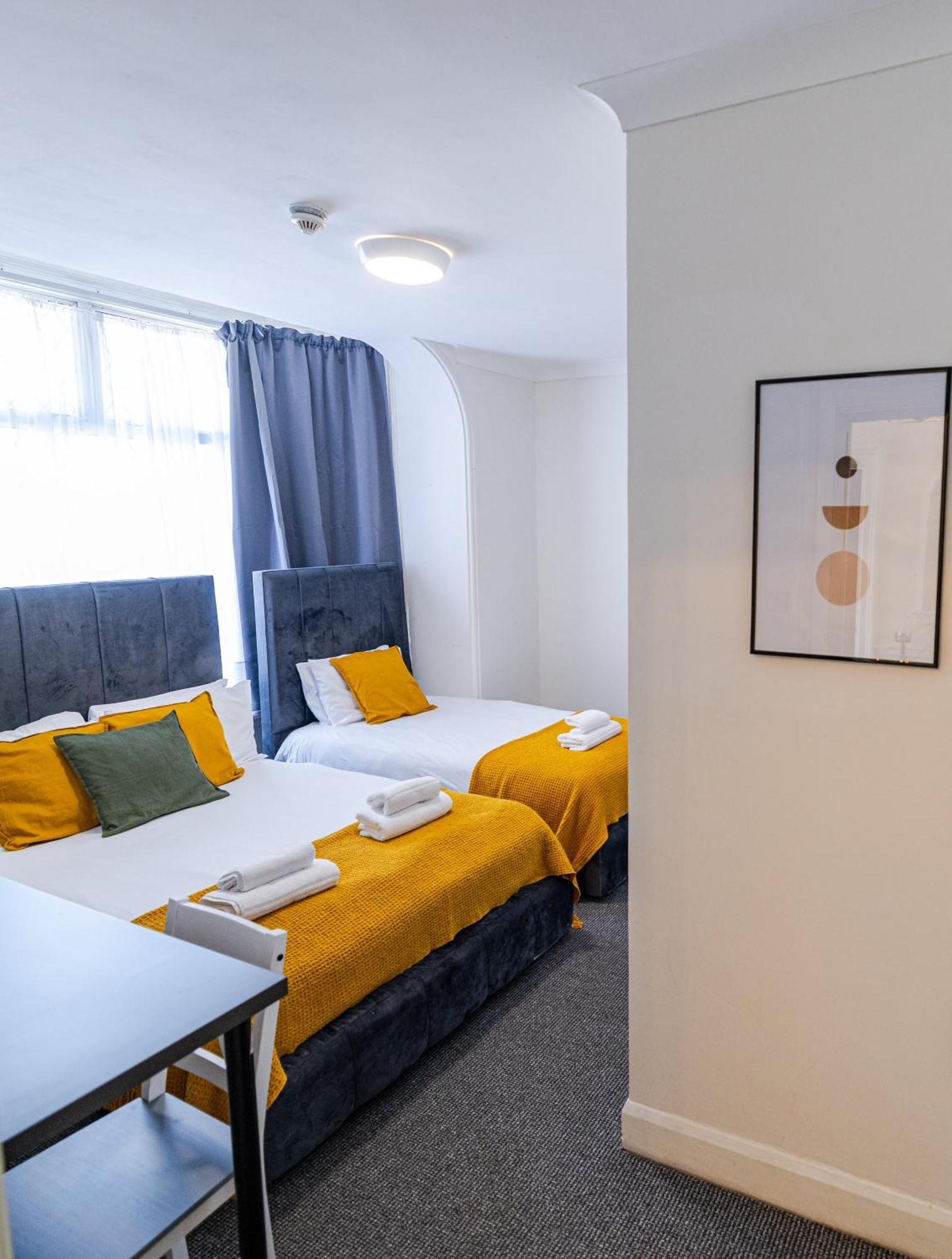 לונדון Woodford Hotel מראה חיצוני תמונה