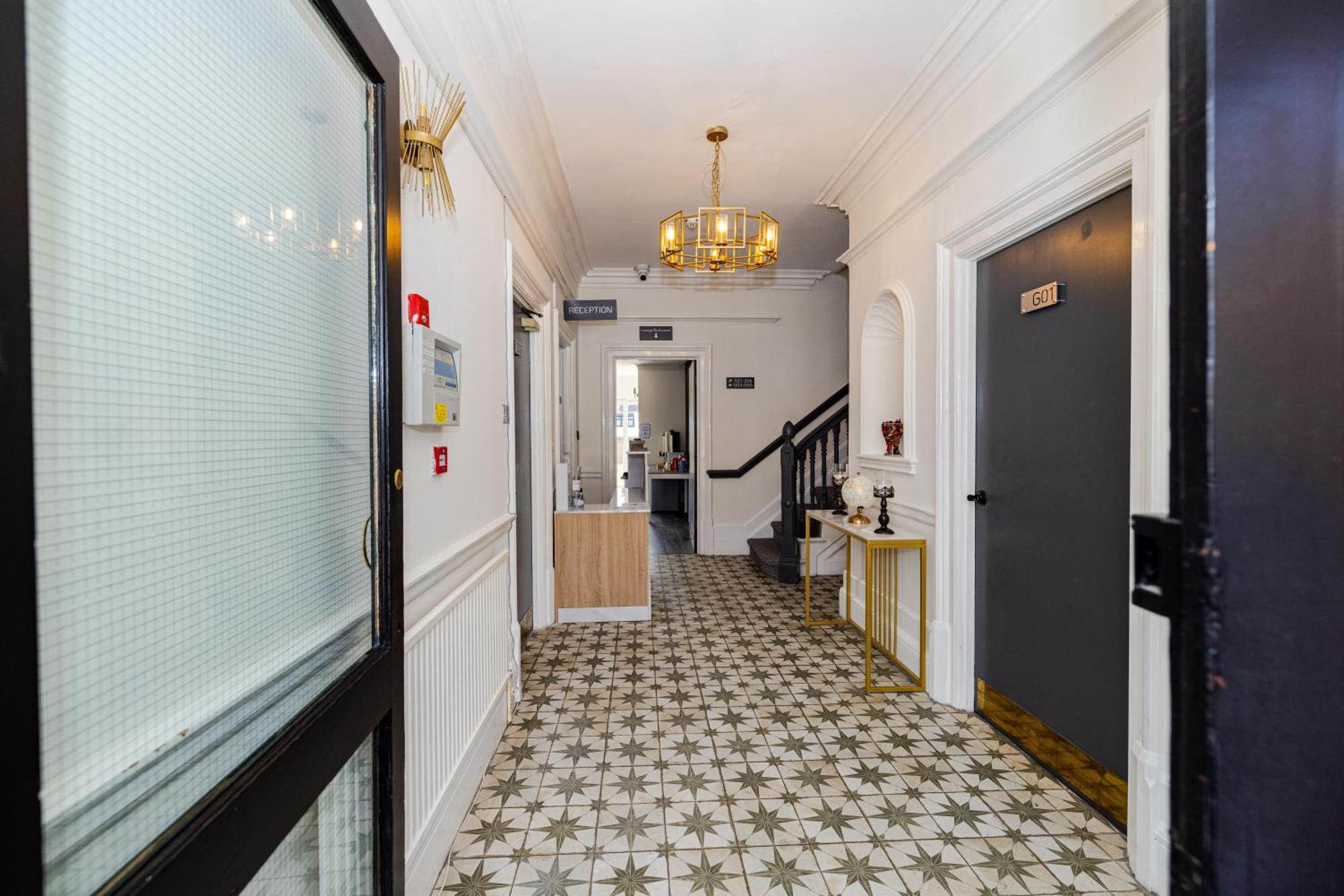 לונדון Woodford Hotel מראה חיצוני תמונה