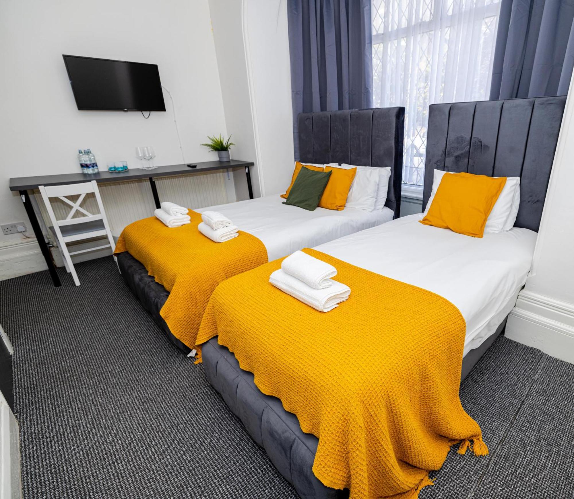 לונדון Woodford Hotel מראה חיצוני תמונה